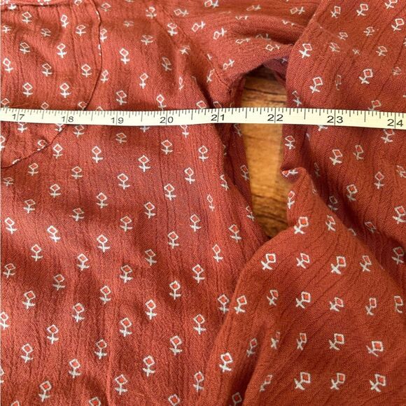 Free People Printed Deep V Button Front Hi Lo Boyfriend Shirt Size M - Picture 4 of 6